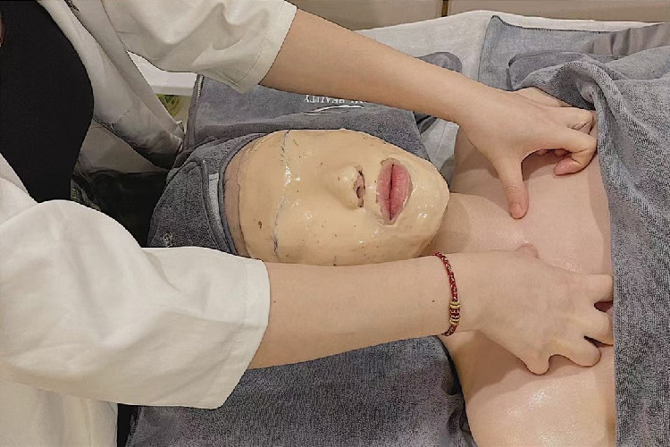美业系统如何优化美容师的工作效率？