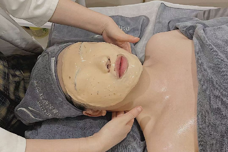 如何利用皮肤管理门店系统解决门店客源问题？